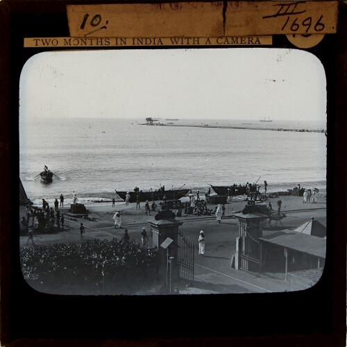 Madras -- landing of cargo on beach