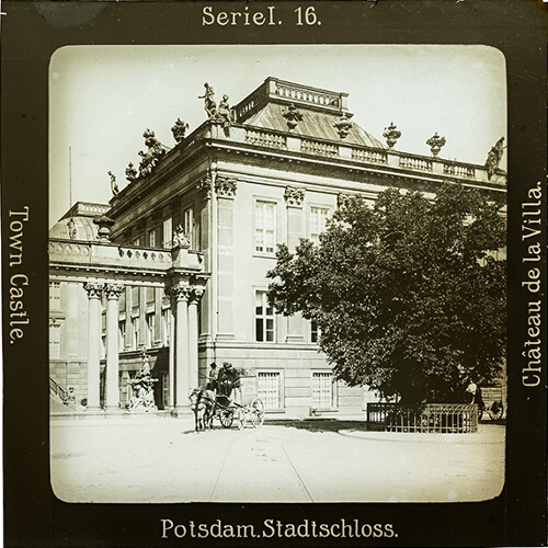 Potsdam. Stadtschloss und Bittschriftenlinde