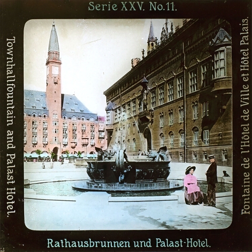 Rathausbrunnen und Palast-Hotel.
