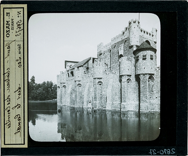 Gand, château des Comtes sur le canal – secondary view of slide