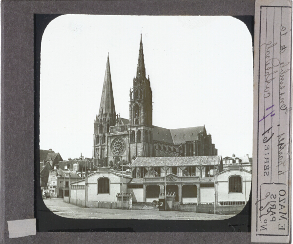 Ensemble de la cathédrale de Chartres – secondary view of slide