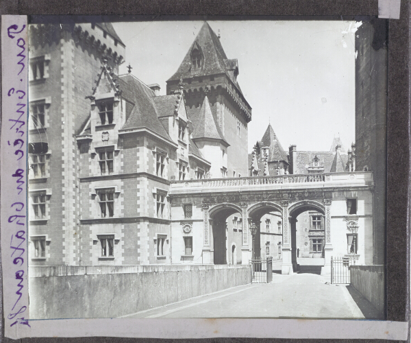 Pau. Entrée du Château – secondary view of slide