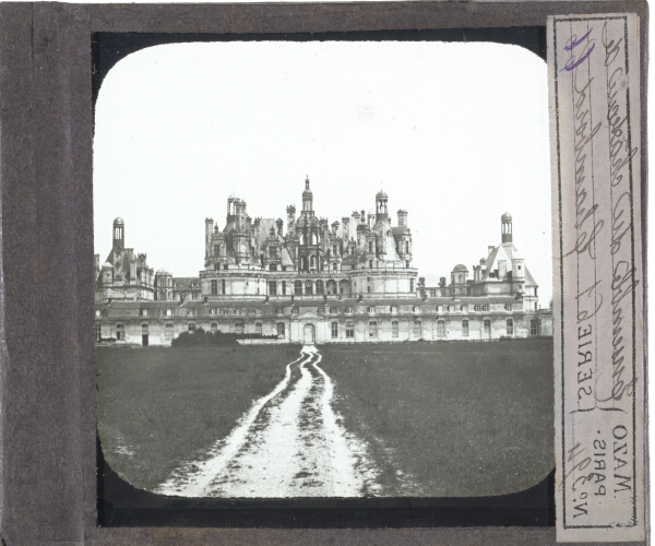 Ensemble du château de Chambord – secondary view of slide
