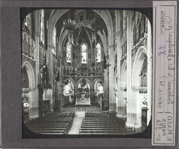 Intérieure de la Basilique, Lourdes – secondary view of slide