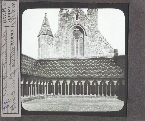 Mont St-Michel. Vue générate du cloître – secondary view of slide