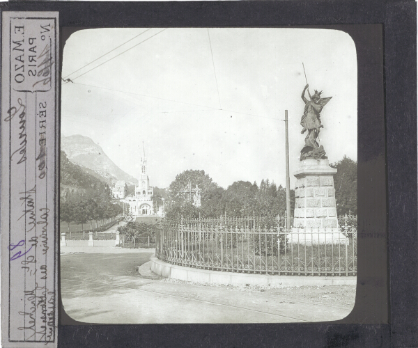 Statue de Saint-Michel, calvaire des Bretons et Basilique – secondary view of slide