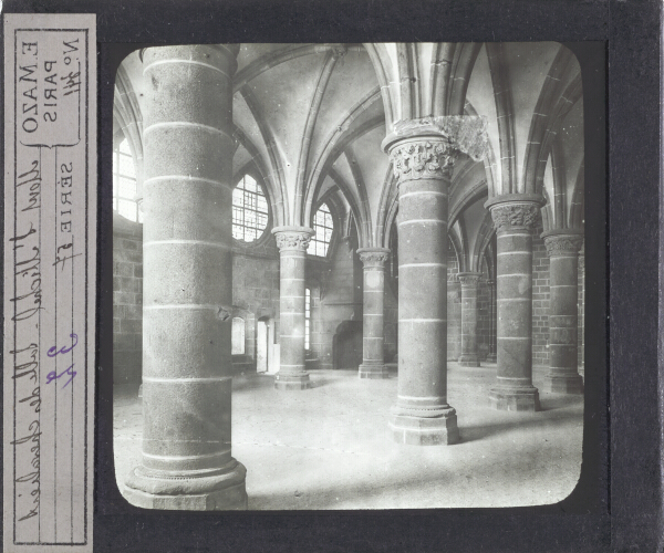 Mont Saint Michel. Salle des chevaliers – secondary view of slide