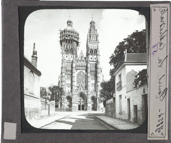 Tours. La Cathédrale – secondary view of slide