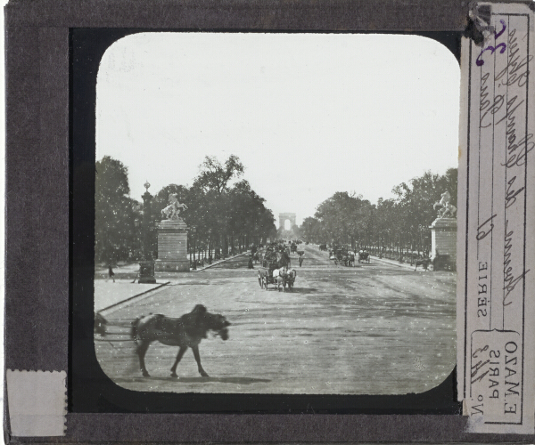 Avenue des Champs Elysées, Paris – secondary view of slide