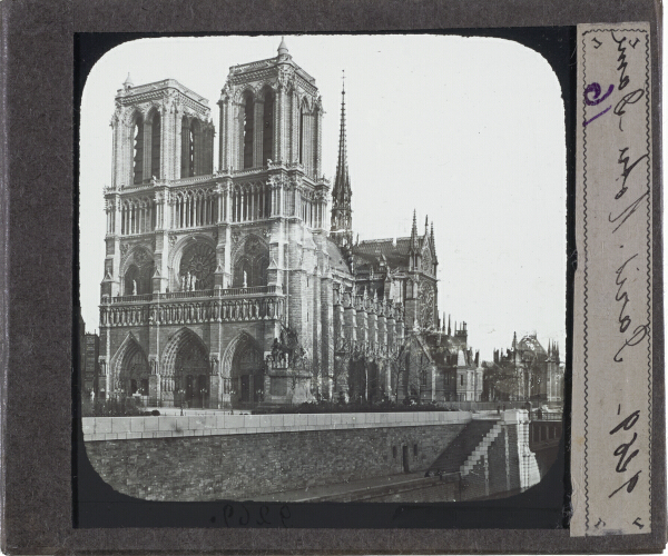 Paris. Notre-Dame – secondary view of slide