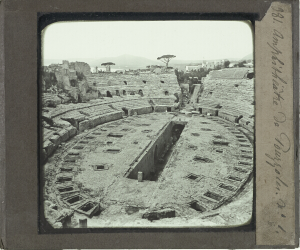 Amphithéâtre de Pouzzolei, No. 1