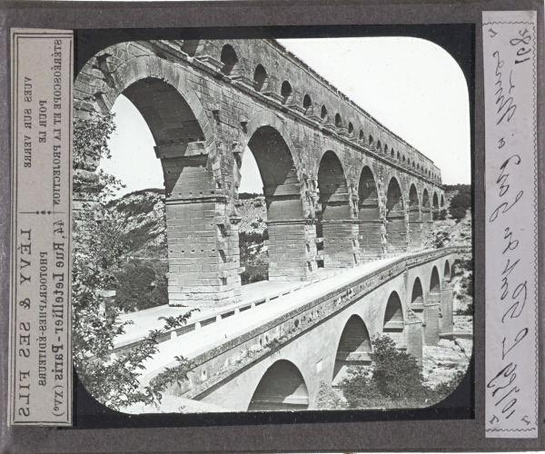Le Pont du Gard à Nîmes – secondary view of slide