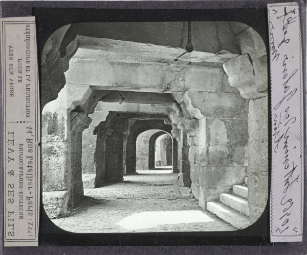 Intérieur des Galeries des Arènes, Nîmes – secondary view of slide