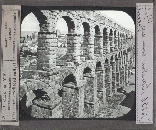 Aqueduc romain – secondary view of slide