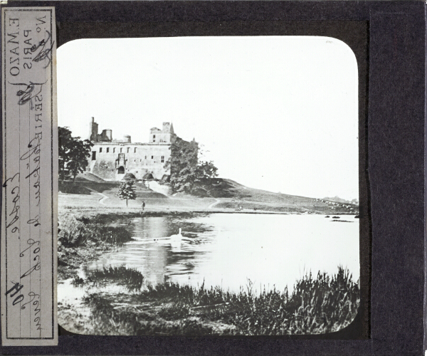 Château de Loch Leven – secondary view of slide