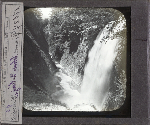 France. Chute du Cériz, Wasserfall – secondary view of slide