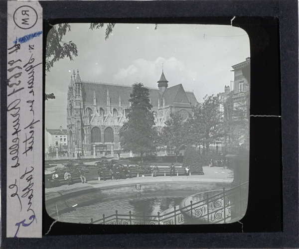 Bruxelles. Le square du Petit Sablon et église N.D. du Sablon – secondary view of slide