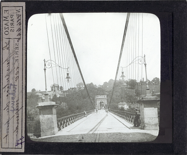 La perspective du pont suspendu – secondary view of slide