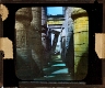 Karnak, Grande salle hypostyle, colonne renversée – Front view of slide