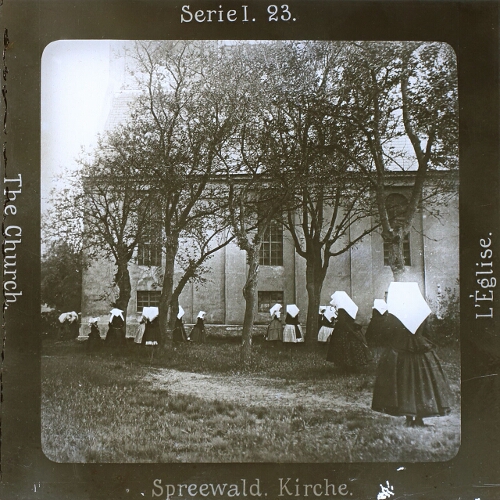 Spreewald. Kirchgang in Burg