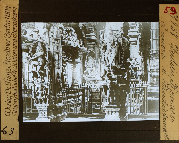Benares - INtérieur Hindoetempel met Siva-beeld