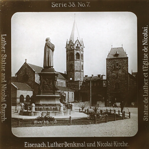 Eisenach. Luther-Denkmal und Nicolai-Kirche.