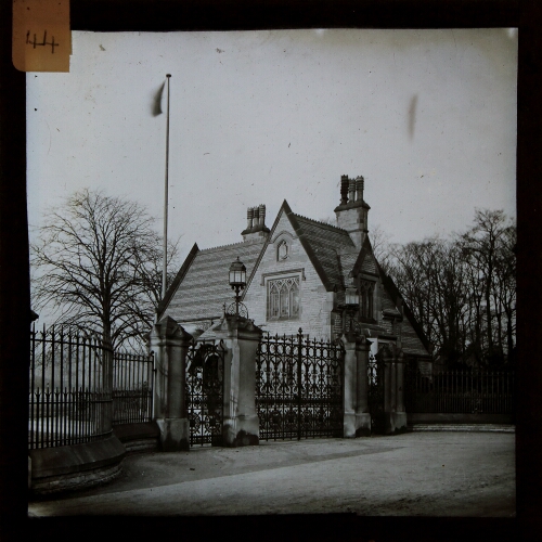 Unidentified house by gate