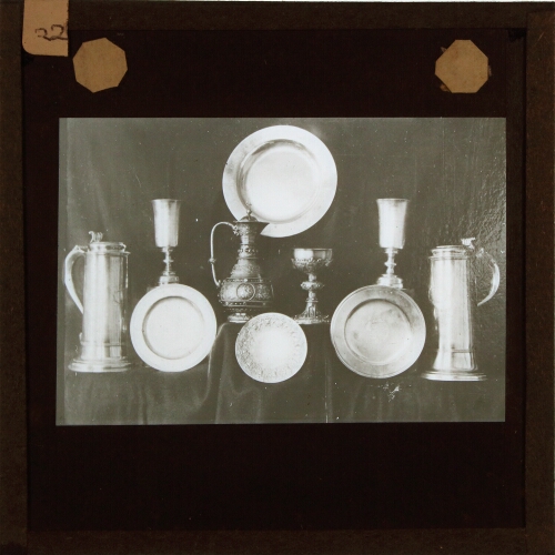 Display of plates, tankards and jugs