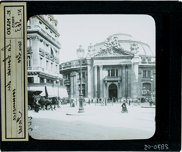 La bourse du commerce, Paris – secondary view of slide