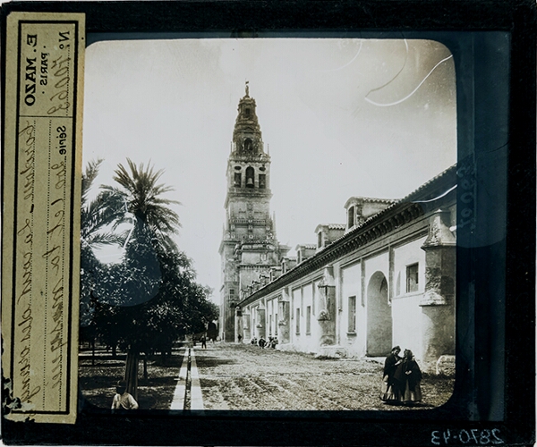 Cordoue. La cour des orangiers et la mosquée – secondary view of slide