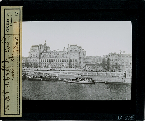 L'Hotel de Ville et la Seine – secondary view of slide
