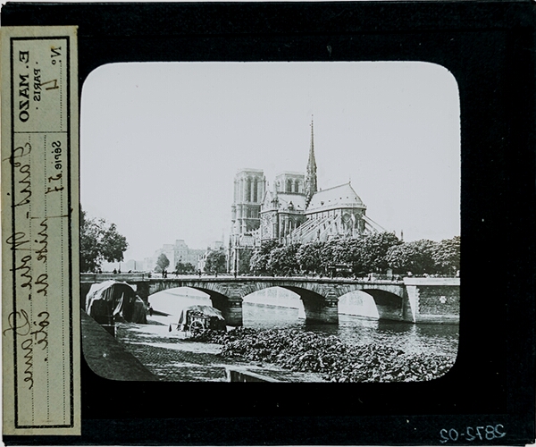 Notre Dame viste de côté – secondary view of slide