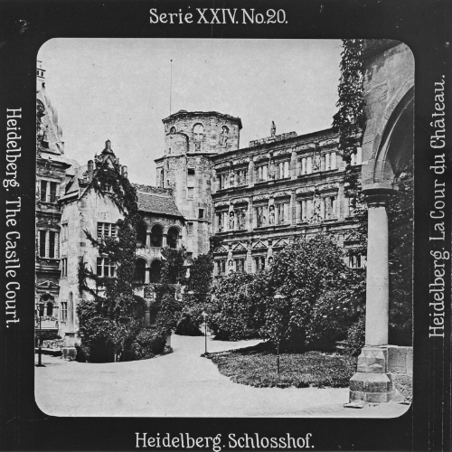 Heidelberg. Schlosshof.