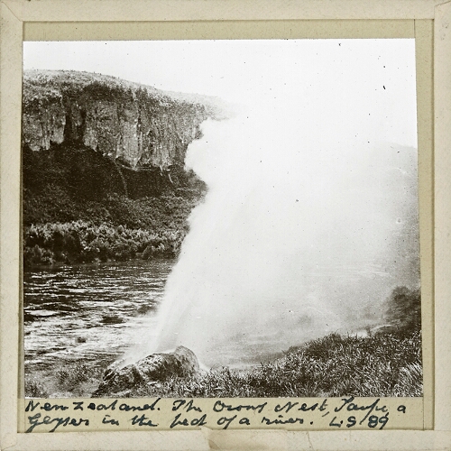 The Crows Nest, Taupi, a Geyser in the bed of a river