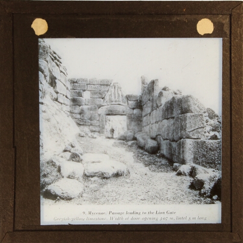 Mycenae, Passage leading to the Lion Gate