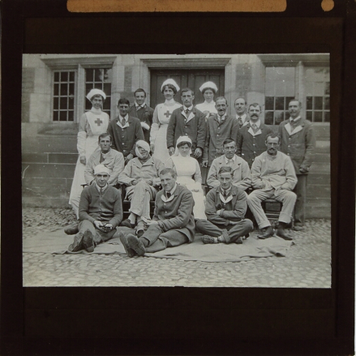 Group of nurses and wounded soldiers, Alderley Park