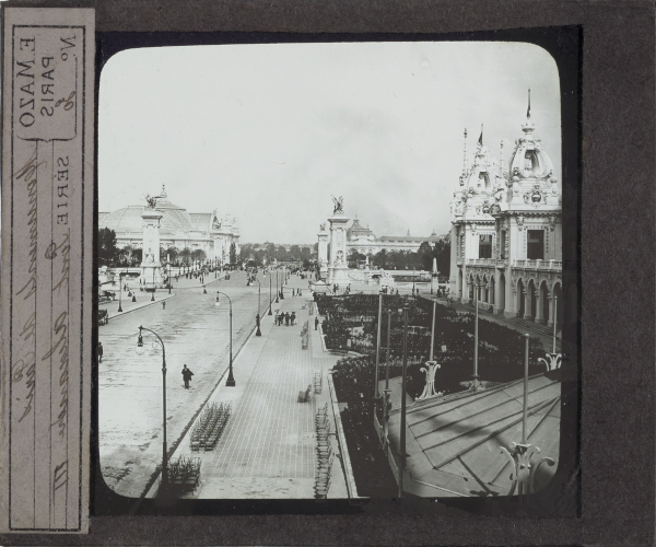 Pont Alexandre III – secondary view of slide