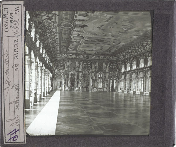 Salle de bal – secondary view of slide