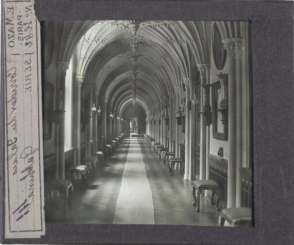 Corridor du palais – secondary view of slide
