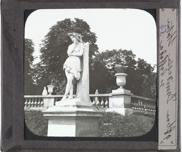 Une Druidesse, Statue de Velleda – secondary view of slide