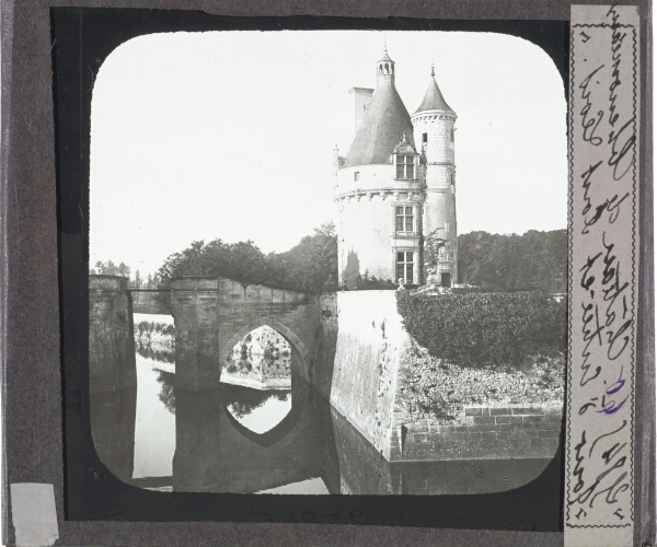 Château de Chenonceau, Tour d'Entrée et Pont Levis – secondary view of slide