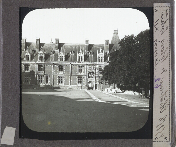 Château de Blois -- Entrée Louis XII – secondary view of slide