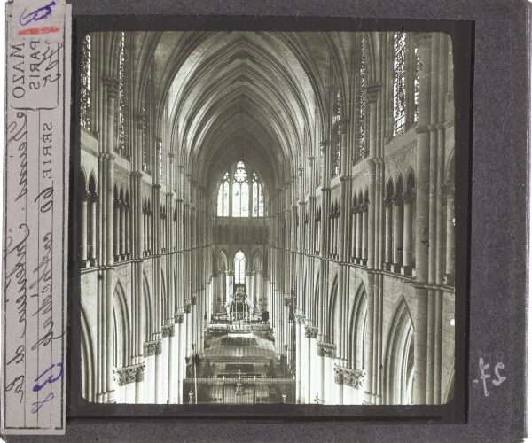 Reims. Intérieur de la cathédrale – secondary view of slide