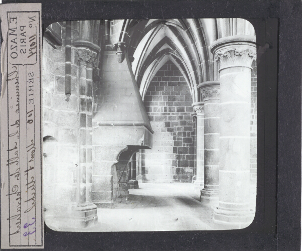 Mont St-Michel. Cheminée de la salle des chevaliers – secondary view of slide