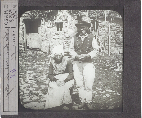 Les deux vieux du village – secondary view of slide