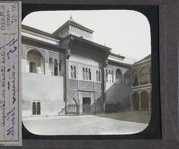 L'Alcazar – secondary view of slide