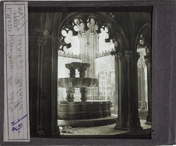 Fontaine du cloître, Batalha – secondary view of slide