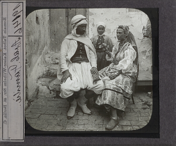 Arab. Familie – secondary view of slide