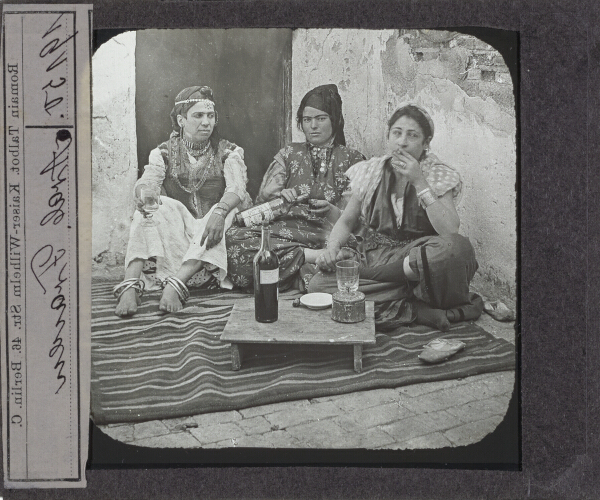 Arab. Frauen – secondary view of slide