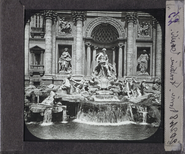 Rome. Fontaine Trévi – secondary view of slide